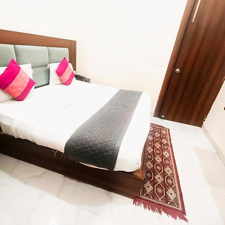 Hotel Shiva International Near By Igi Airport 뉴델리 외부 사진
