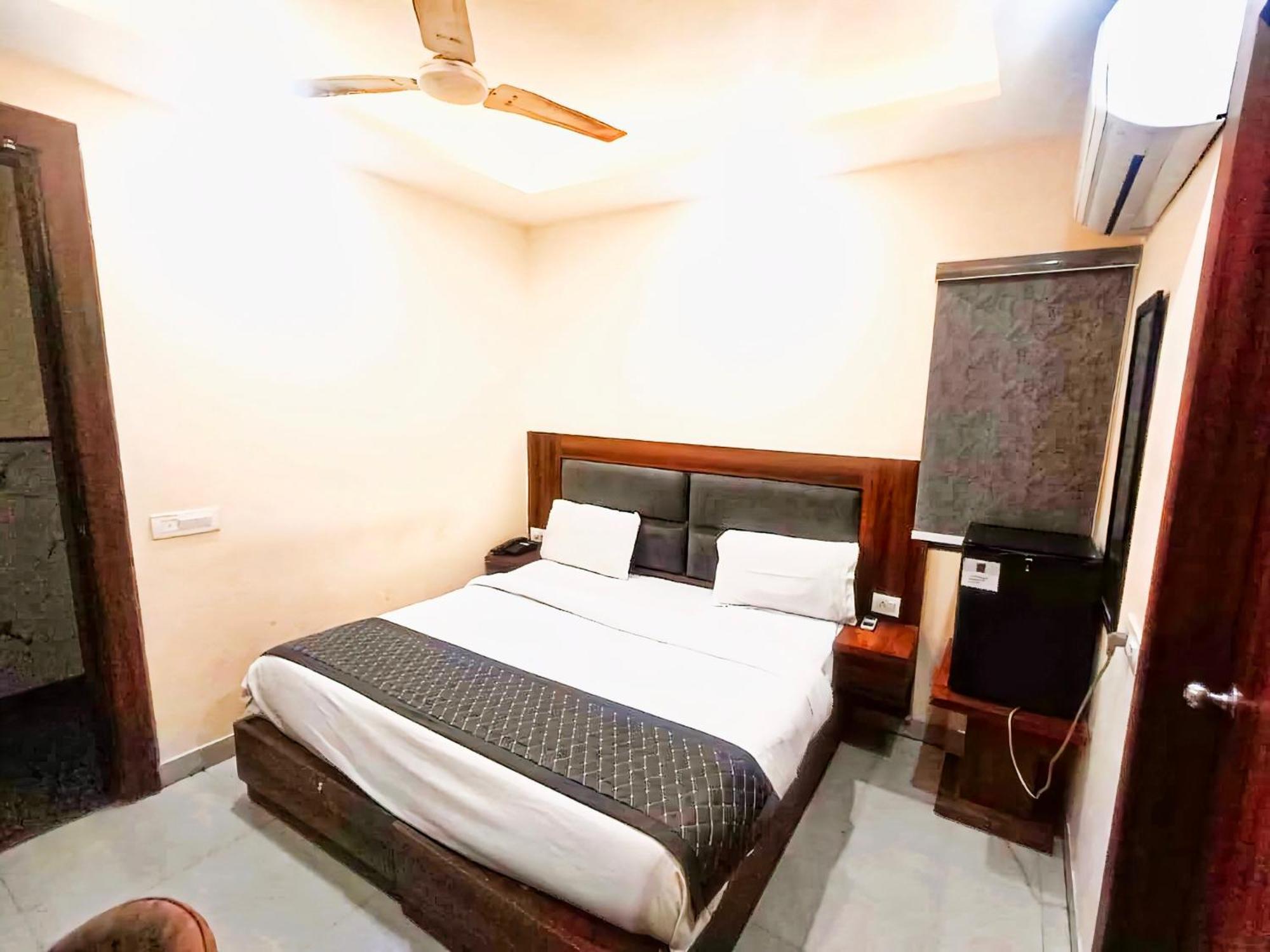 Hotel Shiva International Near By Igi Airport 뉴델리 외부 사진