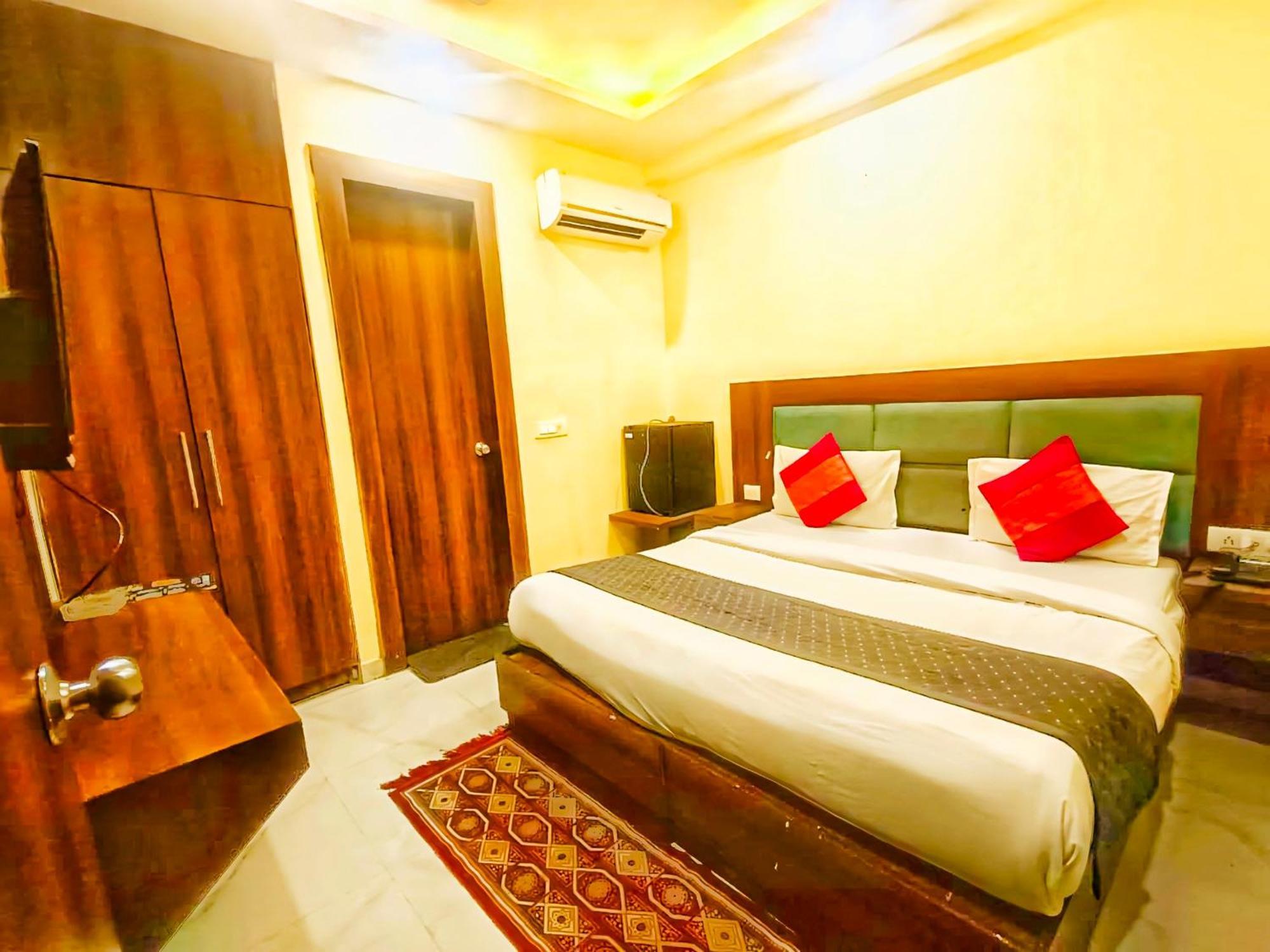 Hotel Shiva International Near By Igi Airport 뉴델리 외부 사진
