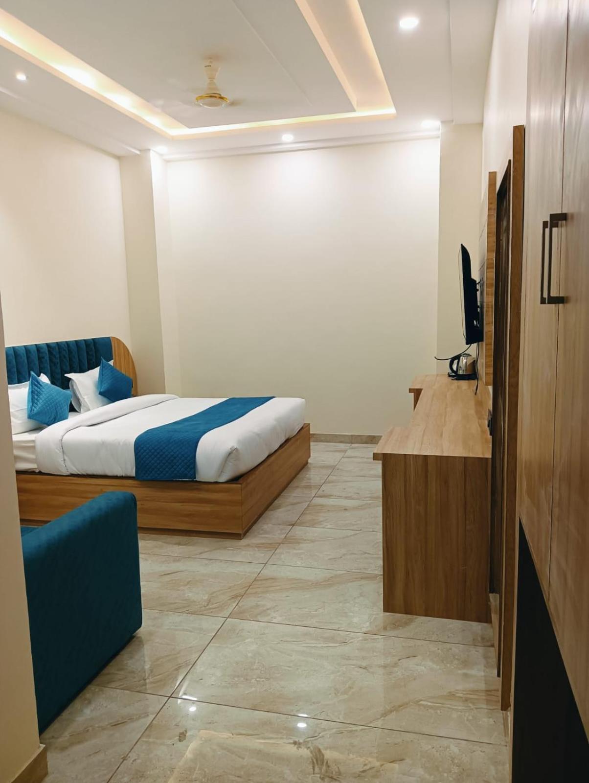 Hotel Shiva International Near By Igi Airport 뉴델리 외부 사진