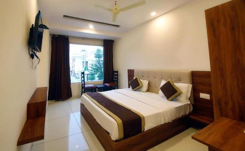 Hotel Shiva International Near By Igi Airport 뉴델리 외부 사진