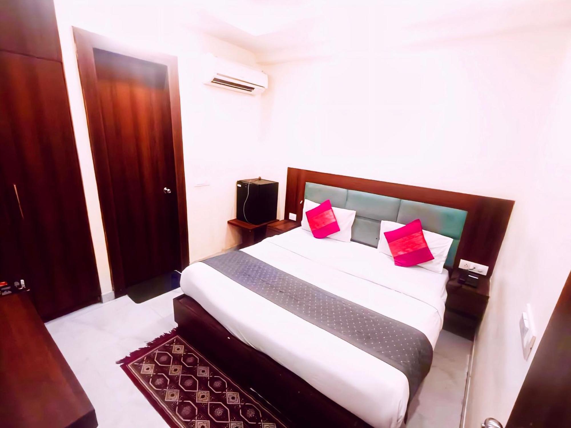 Hotel Shiva International Near By Igi Airport 뉴델리 외부 사진
