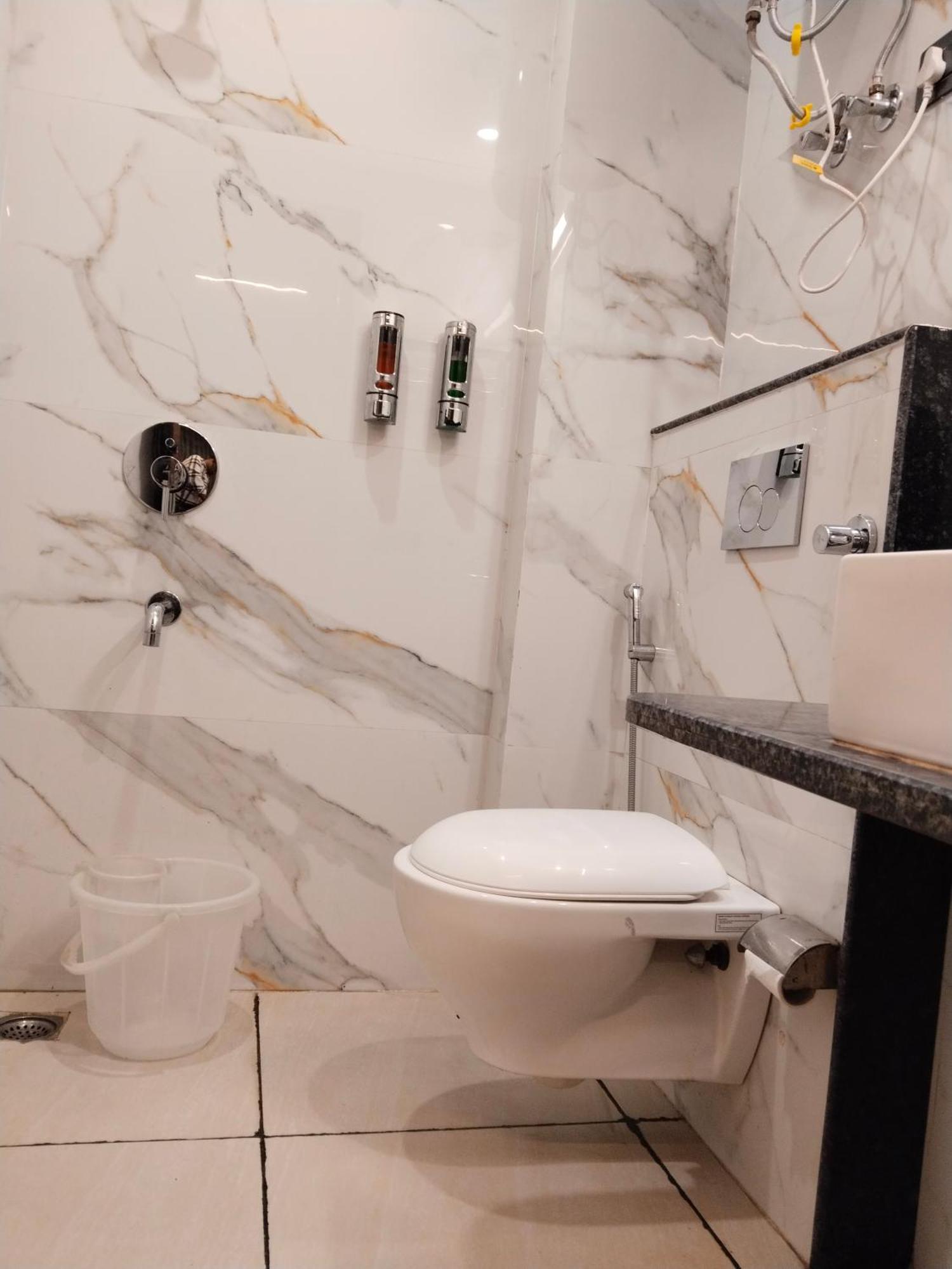 Hotel Shiva International Near By Igi Airport 뉴델리 외부 사진